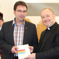 Verteilung der Pastoralbroschüren bei der Dechantenkonferenz / © Diözese Linz, Kraml