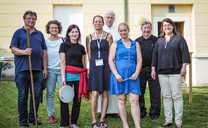 Gruppenfoto: Das bewährte und das neue Team mit Michaela Pröstler-Zopf , Kämmerer Markus Rubasch, Pfarrer Alfred Höfler und Pastoralamtsdirektorin Gabriele Eder-Cakl