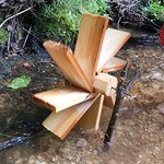 Wasserrad im Bach