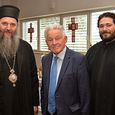 V. l.: Bischof Andrej, serbisch-orthodoxer Bischof von Österreich, Italien und der Schweiz, Landeshauptmann a. D. Josef Pühringer, ehrenamtlicher Vorsitzender der Sektion Linz von Pro Oriente und Dalibor Brnzej, Pfarrer der serbisch-orthodoxen Kirche / © Alois Stockhammer V. l.: Bischof Andrej, serbisch-orthodoxer Bischof von Österreich, Italien und der Schweiz, Landeshauptmann a. D. Josef Pühringer, ehrenamtlicher Vorsitzender der Sektion Linz von Pro Oriente und Dalibor Brnzej, Pfarrer der serbisch-orthodoxen Kirche