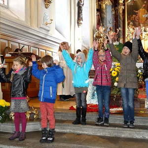 Familienmesse mit Ministrantinnenaufnahme
