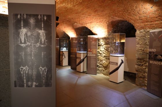 Wanderausstellung zum Turiner Grabtuch in der Karmelitenkirche in Linz