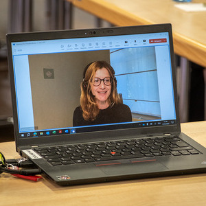 Die Diplompädagogin Petra Risau ist selbst Onlineberaterin, Trainerin und Lehrende für Onlineberatung und war aus Berlin zugeschalten.