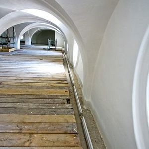 Besichtigung der Baustelle am Gerüst