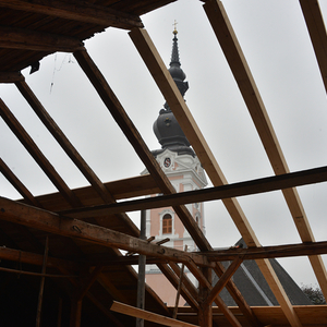 Der Pfarrhof erhielt 2013 einen neuen Dachstuhl