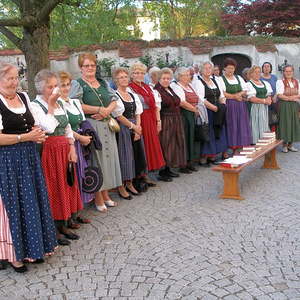 Maiandacht vor der Lourdesgrotte