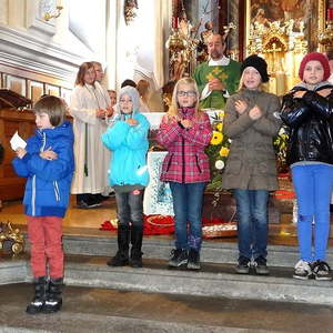 Familienmesse mit Ministrantinnenaufnahme